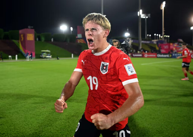 오스트리아의 요나네스 모저가 골을 터뜨리고 포효하고 있다. /FIFA 제공