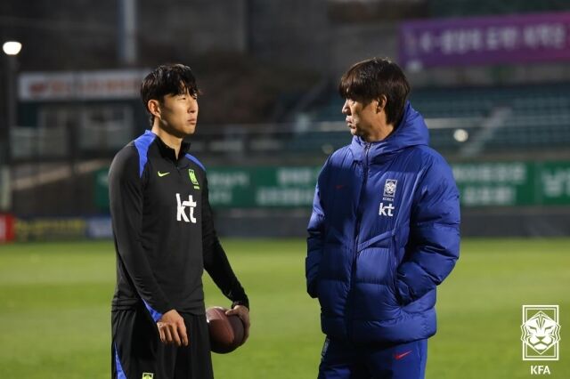 홍명보 감독이 이끄는 대한민국 축구대표팀이 16일 김포솔터축구장에서 회복 훈련을 진행했다./대한축구협회