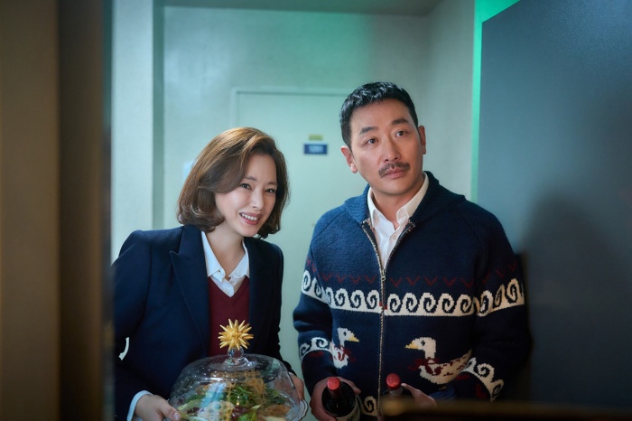 하정우 감독의 '윗집 사람들' 한 장면. 사진제공=바이포엠스튜디오