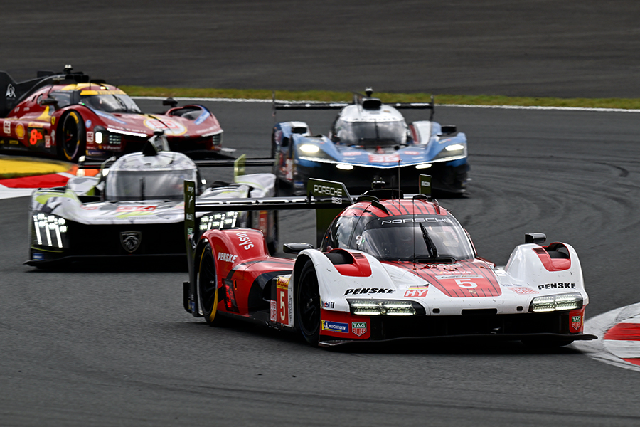 후지 6시간 내구 레이스에 출전한 포르쉐 펜스키 모터스포츠. 사진: 김학수 기자