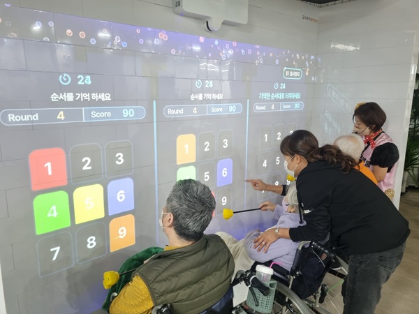 시니어 두뇌·운동 콘텐츠 플랫폼 ‘엑서브레인(EXERBRAIN)’ / 키움테크