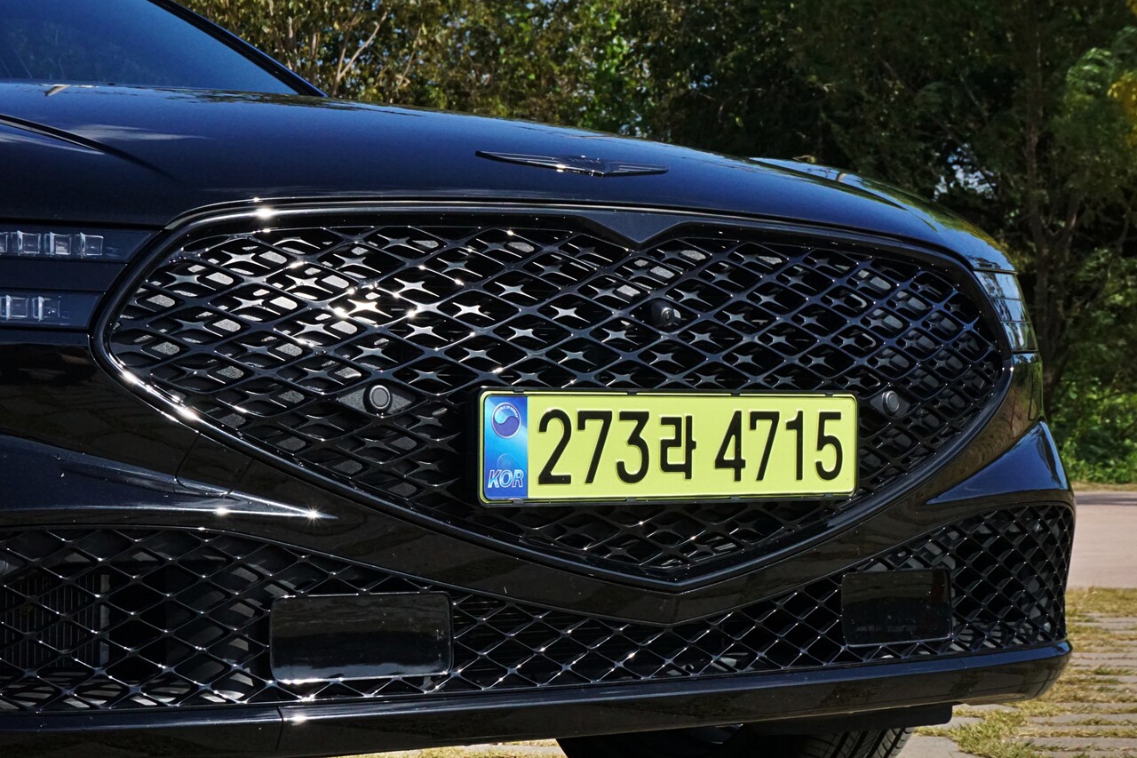 제네시스 G90 블랙 그릴. / 허인학 기자