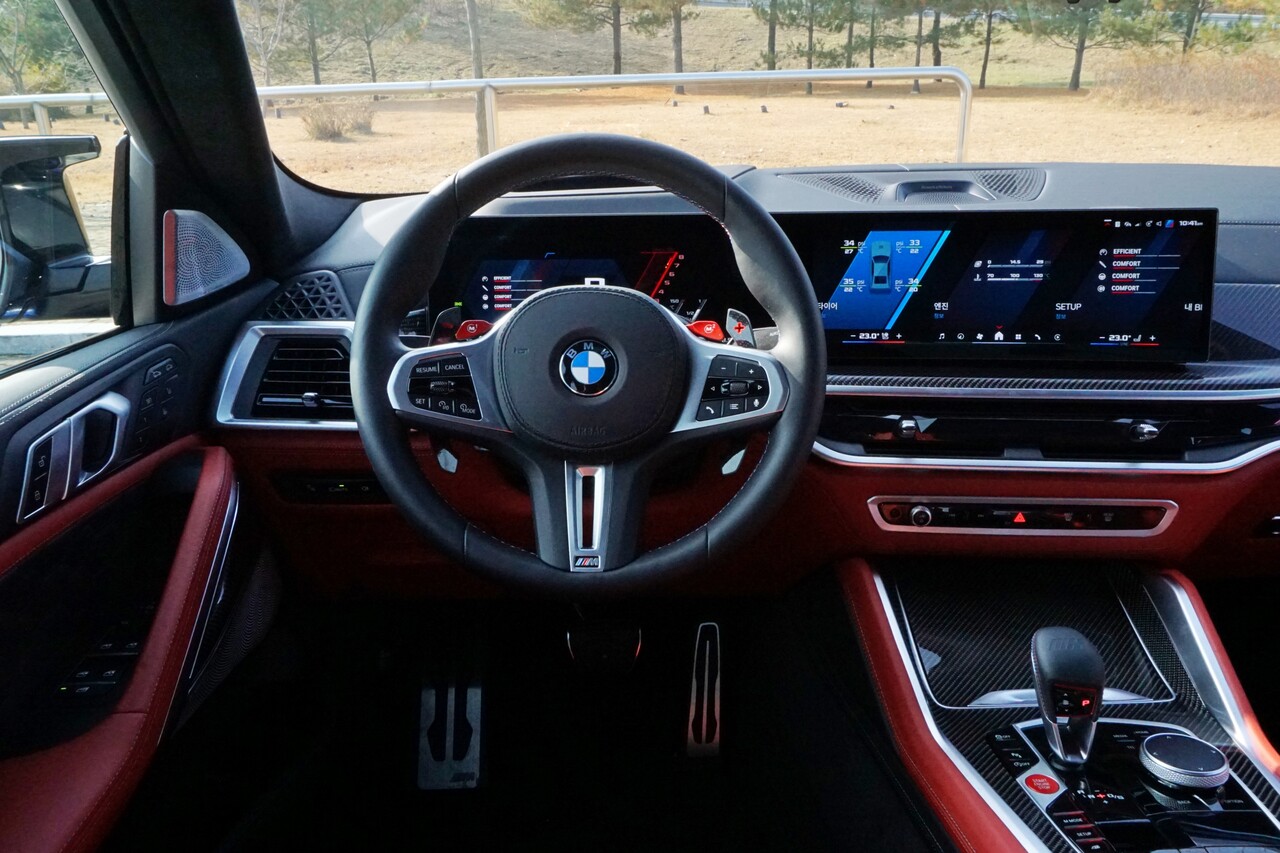 BMW X6 M 컴페티션 운전석. / 허인학 기자