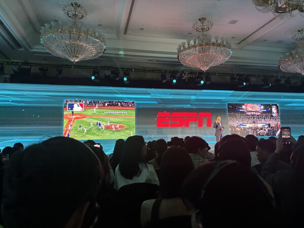 루크 강 월트디즈니 컴퍼니 아태지역 총괄 사장이 13일 홍콩 디즈니랜드 호텔에서 열린 ‘디즈니플러스 오리지널 프리뷰 2025’에서 말하고 있다. / 김광연 기자