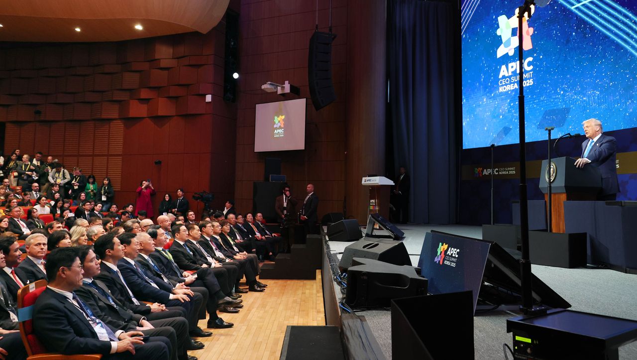 US President Donald Trump delivers a special keynote address at the APEC CEO Summit Korea 2025 at the Gyeongju Arts Center in Gyeongju on Oct. 29. (Im Se-jun/The Korea Herald)