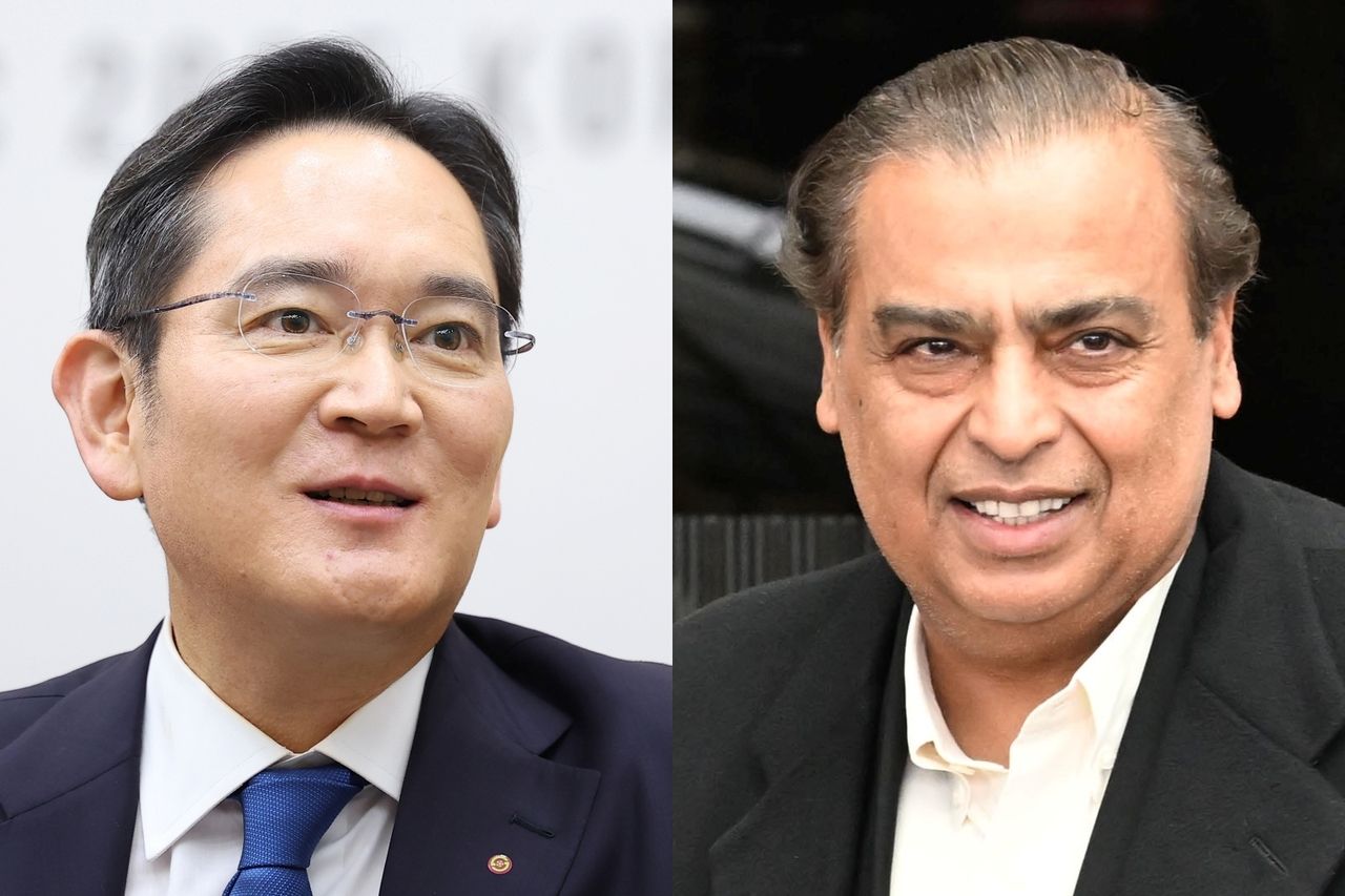 Samsung Electronics Chair Lee Jae-yong (left) and Reliance Industries Chair Mukesh Ambani (Yonhap/The Korea Herald)
