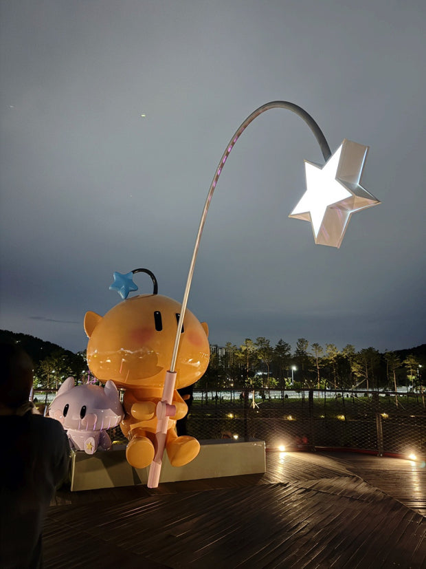 대전 마스코트 꿈돌이와 생태공원의 야경 / 사진=대전시