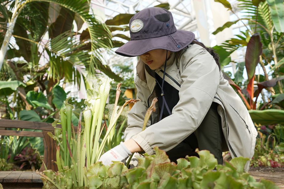 무빙가든 준비 중인 정원사 / 사진=세종수목원