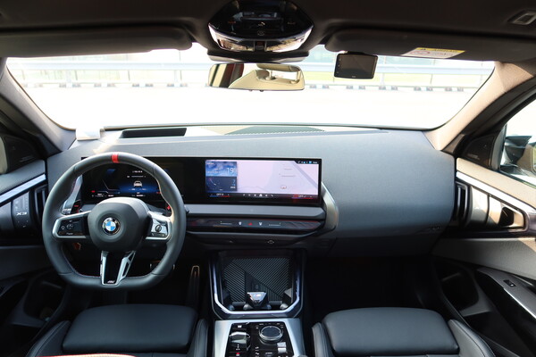 BMW X3 M50 xDrive pro 1열과 센터페시아 [오두환 기자]