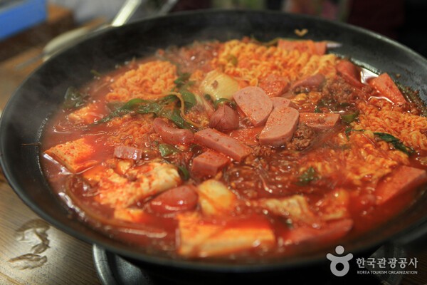 의정부 부대찌개거리 /사진제공-한국관광공사