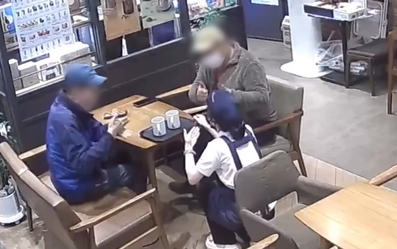 [사진=이디야커피 SNS 캡처]