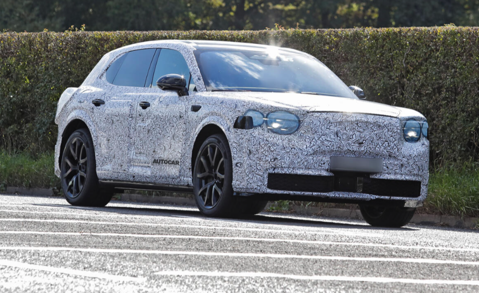 최초의 전기 벤틀리 SUV 티저 공개 어떻게 나올까?