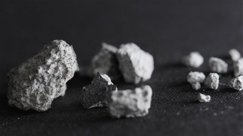  引用：ジョージア大学（アメリカ・アトランタ近郊の一軒家に落下した隕石の破片）