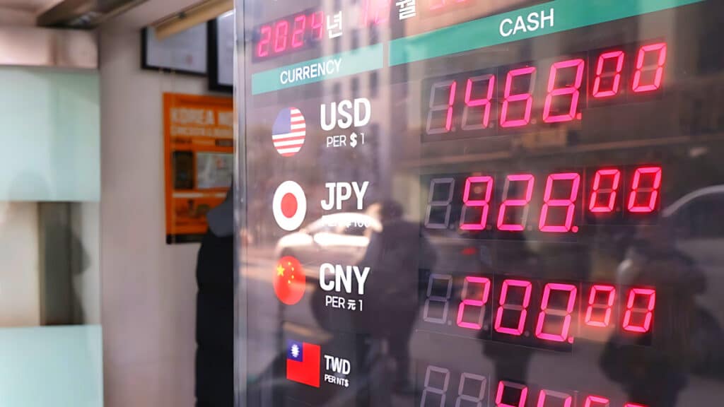 환율 오르니까 Foreign exchange-tech investors surge