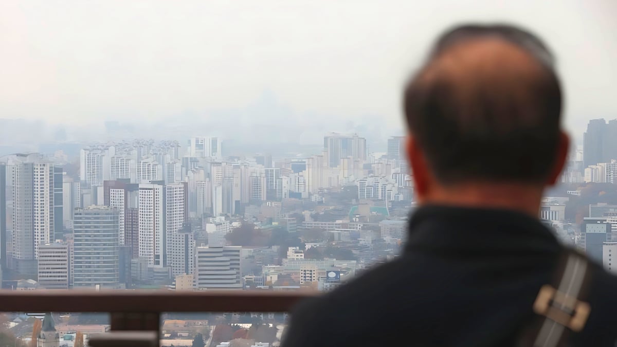 정년 앞둔 5060 한숨뿐... 대한민국 노년층 빈곤률 확인해보니 1 South Korea Is Hard to Rise in Class