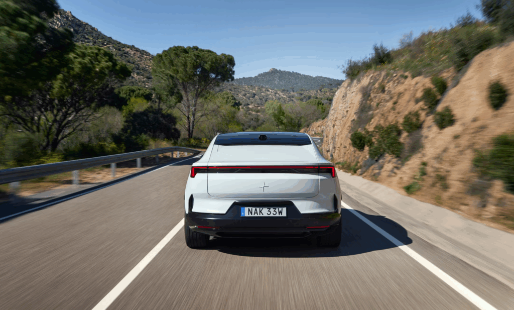 폴스타 4 구글 맵 실시간 차선 안내 기능 탑재