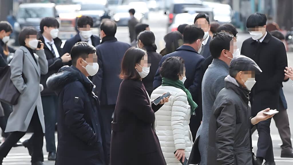정년 앞둔 5060 한숨뿐... 대한민국 노년층 빈곤률 확인해보니 3 South Korea Is Hard to Rise in Class (2)