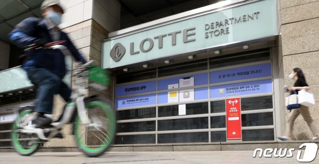 한국에 몰려오더니 '싹쓸이'...외국인 관광객에 '웃음꽃' 핀 이 업계 4 백화점