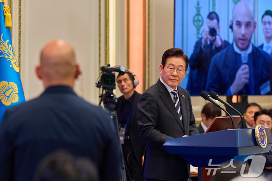 President Lee Jae Myung listens to questions from reporters during a foreign press conference titled, A Newly Established Democracy: Its First Year, held at the Blue House State Guest House on Wednesday (Provided by South Korea\'s Presidential Office) 2025.12.3 / News1