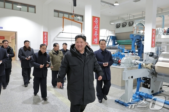  The Rodong Sinmun, the official newspaper of the Workers\' Party of Korea, reported on December 5 that Respected Comrade Kim Jong Un, General Secretary of the Workers\' Party of Korea and Chairman of the State Affairs Commission of the Democratic People\'s Republic of Korea, visited several local industrial factories in various counties on December 3 to inspect their operational status. Party Central Committee Secretaries Cho Yong-won and Pak Jong-chon accompanied him / Rodong Sinmun