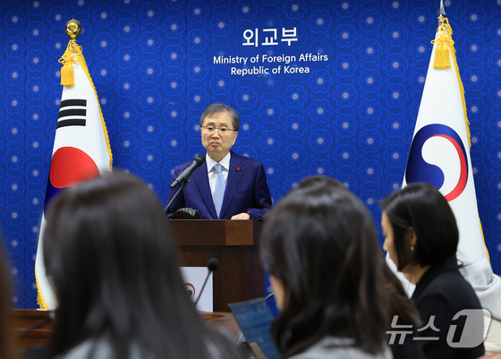  Foreign Minister Cho Hyun is holding a post-briefing on the work report at the Ministry of Foreign Affairs building in Jongno-gu, Seoul, on December 19. 2025.12.19 / News1