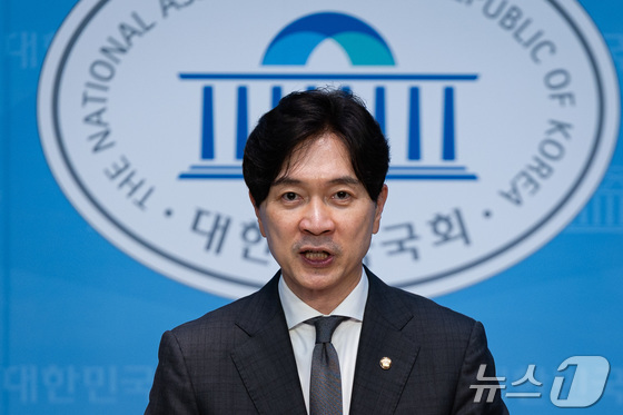 Park Sung-hoon, chief spokesperson for the People Power Party, delivers a commentary at the National Assembly Communication Center in Yeouido, Seoul, on September 17. 2025.9.17 / News1