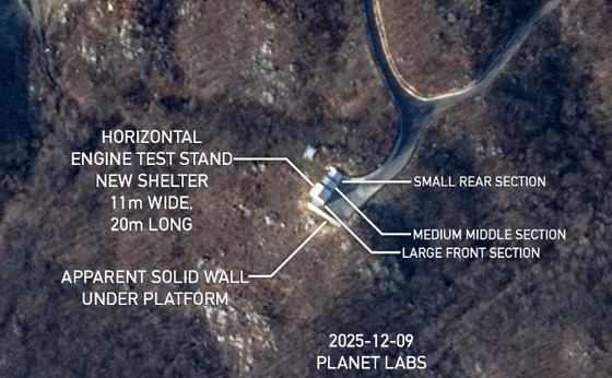 Analysis of satellite imagery captured by Planet Labs on December 9 revealed that the cover of the horizontal combustion test stand at the West Sea Satellite Launching Site, used by North Korea for solid-fuel engine tests, has been changed from a fixed structure to a folding one. The replacement is estimated to have been completed at the end of last month / Capture from NK News