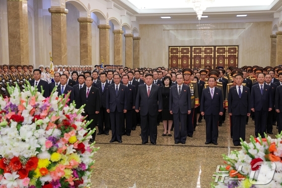 On August 15, Kim Jong-un, General Secretary of the Workers\' Party of Korea, visited the Kumsusan Palace of the Sun, where the bodies of Kim Il Sung and Kim Jong Il lie in state, to mark the 80th anniversary of the liberation of the homeland / Rodong Sinmun
