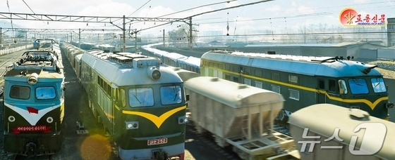 The Rodong Sinmun, the official newspaper of North Korea\'s Workers\' Party, introduced Myeongdang Station of the Pyongyang Railway Bureau on December 20, stating that the sound of miracles in increased shipments must ring out loudly to ensure more cement for socialist construction sites / Rodong Sinmun