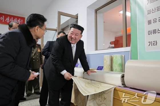  Kim Jong Un, General Secretary of the Workers\' Party of Korea, is inspecting a paper mill completed in Unsan County, South Pyongan Province on December 28 / Rodong Sinmun