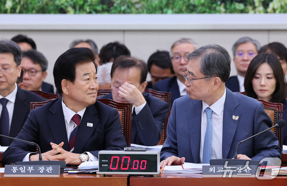  Unification Minister Chung Dong-young and Foreign Minister Cho Hyun / News1