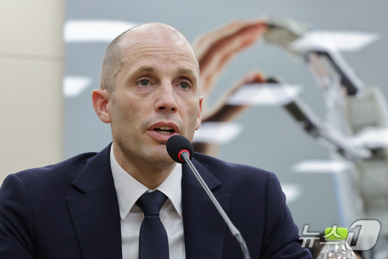 Harold Rogers, Coupang\'s interim CEO, answers lawmakers\' questions during a hearing on the Coupang security breach held at the National Assembly\'s Science, Information and Communications Technology (ICT), Broadcasting, and Communications Committee in Yeouido, Seoul, on Wednesday. 2025.12.17 / News1