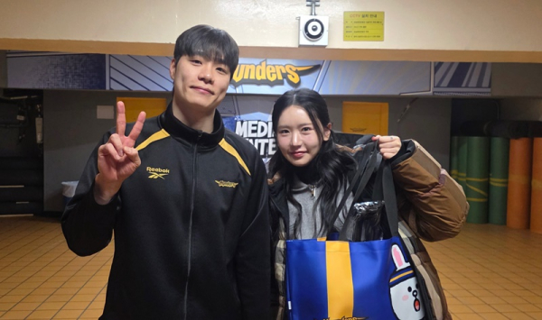 사진 = 송하예(한호빈 투샷)_니치뮤직 제공