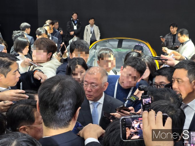 5일 경기 용인시 비전스퀘어에서 열린 '기아 80주년 기념 행사'에 참석한 정의선 회장의 모습. /사진=김이재 기자