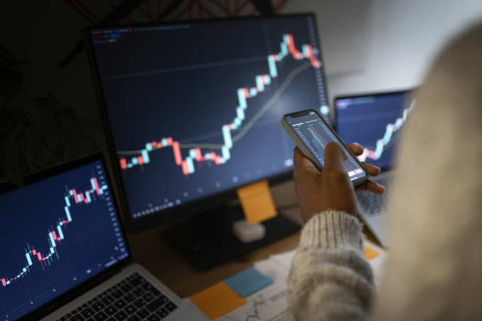 국내 상장주식에 투자한 외국인이 11월 기준 코스피에서 13조4910억원을 팔고 코스닥에서는 1180억원을 사들여 6개월 만에 순매도 전환된 것으로 나타났다. /사진=클립아트코리아