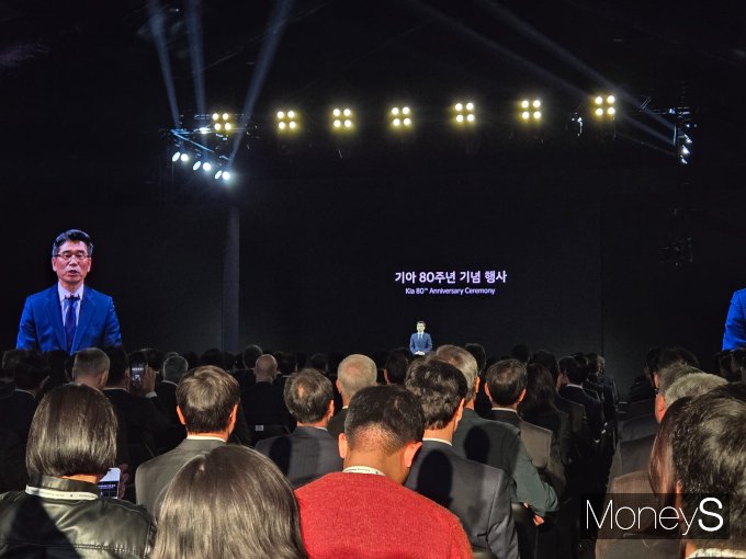 5일 경기 용인시 기아 비전스퀘어에서 열린 '기아 80주년 기념 행사'에서 송호성 기아 사장이 발언하고 있는 모습. /사진=김이재 기자