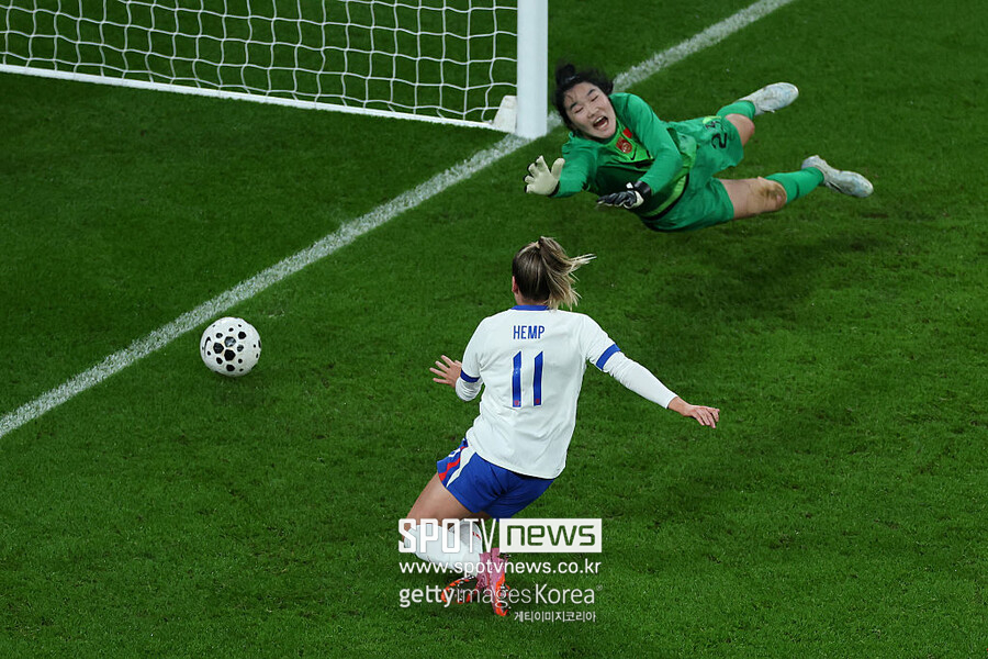 ▲ 중국 여자축구가 강인함을 자랑하던 시절은 이미 오래전 이야기다. 웸블리에서의 8실점은 2000년대 초반까지 중국 여자축구를 기억하던 추억을 완전히 지워버렸다.