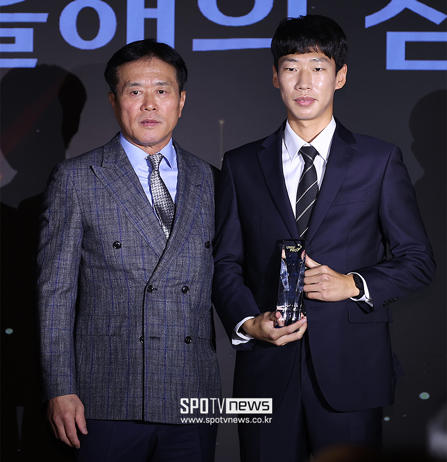 ▲ 김석훈 심판 대한축구협회 문진희 심판위원장 ⓒ곽혜미 기자