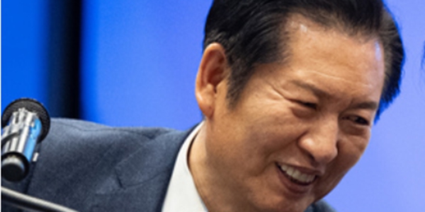 정청래 더불어민주당 대표가  15일 서울 여의도 중소기업중앙회를 방문해 웃고 있다. ⓒ뉴스1