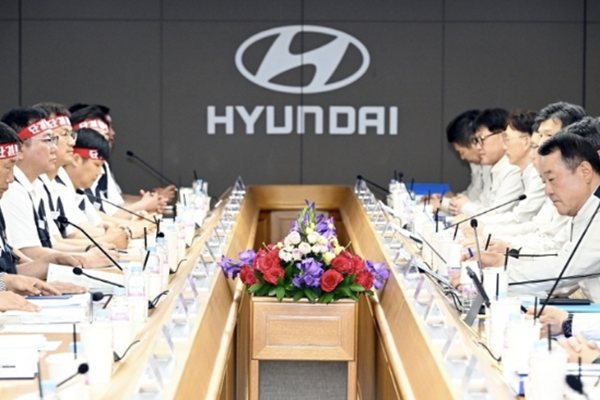 현대자동차 노사가 6월18일 울산공장에서 2025년 임금 및 단체협약(임단협) 상견례를 갖고 있다. ⓒ 현대자동차