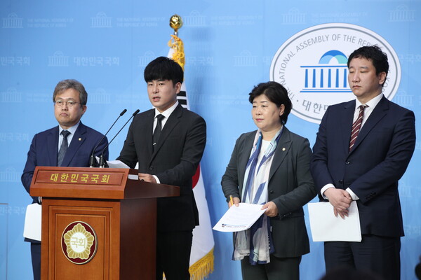 고(故)  구하라의 친오빠 구호인 씨가 2020년 5월 22일 오전 서울 여의도 국회 소통관에서 구하라법 통과 촉구 기자회견을 하고 있다. ⓒ뉴스1 