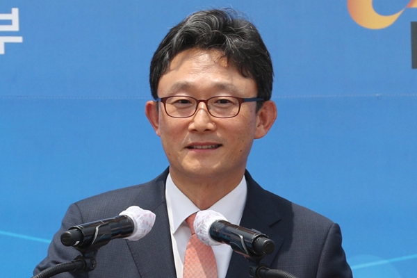 박윤영 전 KT기업부문장(사장)이 KT의 새 대표이사 후보로 낙점됐다. KT 이사후보추천위원회는 박 전 사장의 KT 내부 경험을 높게 평가했다. ⓒ뉴스1