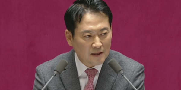 장동혁 국민의힘 대표가 22일 국회 본회의장에서 내란전담재판부 설치 법안 반대 필리버스터를 하고 있다. ⓒ국회방송 생중계 갈무리