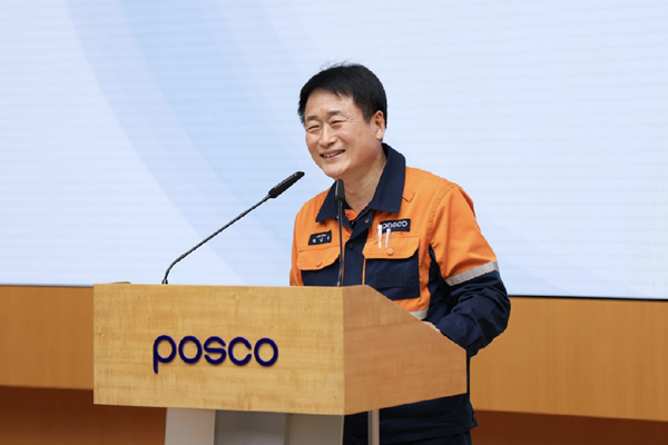 박남식 포스코 포항제철소장이 9일 포스코 본사에서 열린 취임식에서 취임사를 하고 있다. ⓒ  포스코