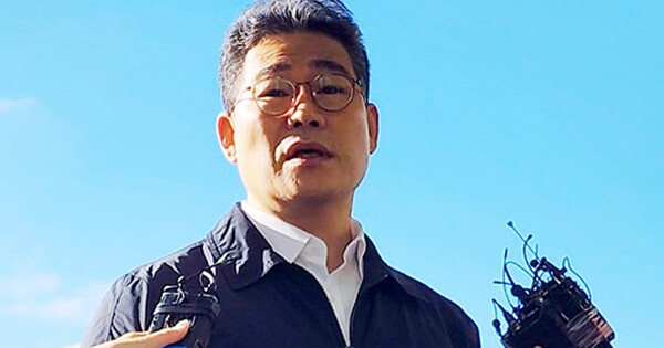 백해룡 경정이 지난 10월16일 서울 동부지검 마약 외압 수사 합수팀에 파견 지시를 받고 출근하고 있다. ⓒ뉴스1