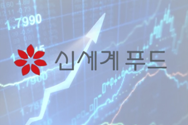 이마트가 신세계푸드의 완전자회사 편입을 추진하는 과정을 둘러싸고 주주가치가 훼손되고 있다는 지적이 나온다. ⓒ그래픽 허프포스트코리아