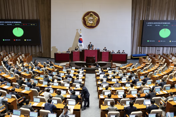 8월24일 서울 영등포구 여의도 국회에서 열린 제428회 국회 제2차 본회의에서 노동조합 및 노동관계조정법  개정안법률안이 가결되고 있는 모습. ⓒ뉴스1