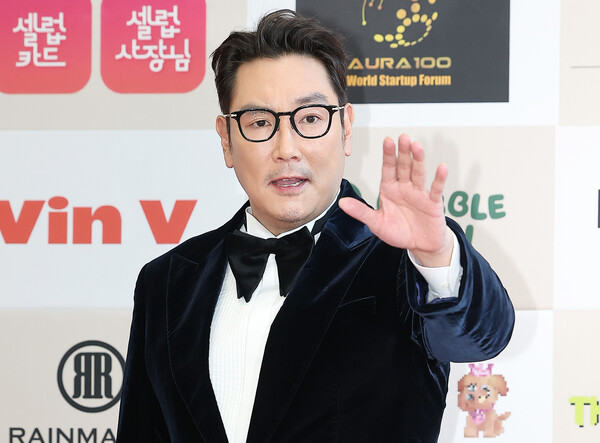 기사와 상관 없는 자료사진(왼), 배우 조진웅(오). ⓒ뉴스1 