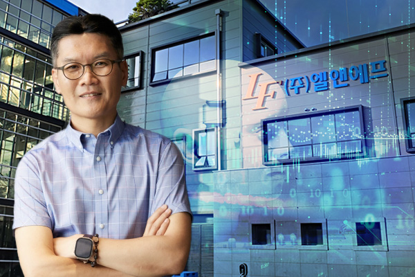 최수안 엘앤에프 대표이사 부회장이 이끄는 엘앤에프가 인공지능 붐 속에서 급등하는 에너지저장장치 수요에 수혜를 볼 것으로 예상된다. ⓒ 허프포스트코리아