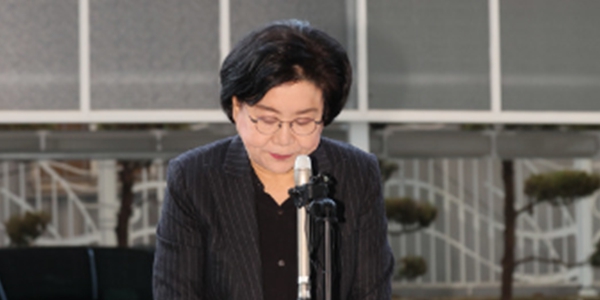 이혜훈 기획예산처 장관 후보자가 30일 오전 서울 중구 예금보험공사에 마련된 인사청문회 준비 사무실로 출근하며 비상계엄 내란 옹호 발언에 대해 사과하고 있다. ⓒ뉴스1